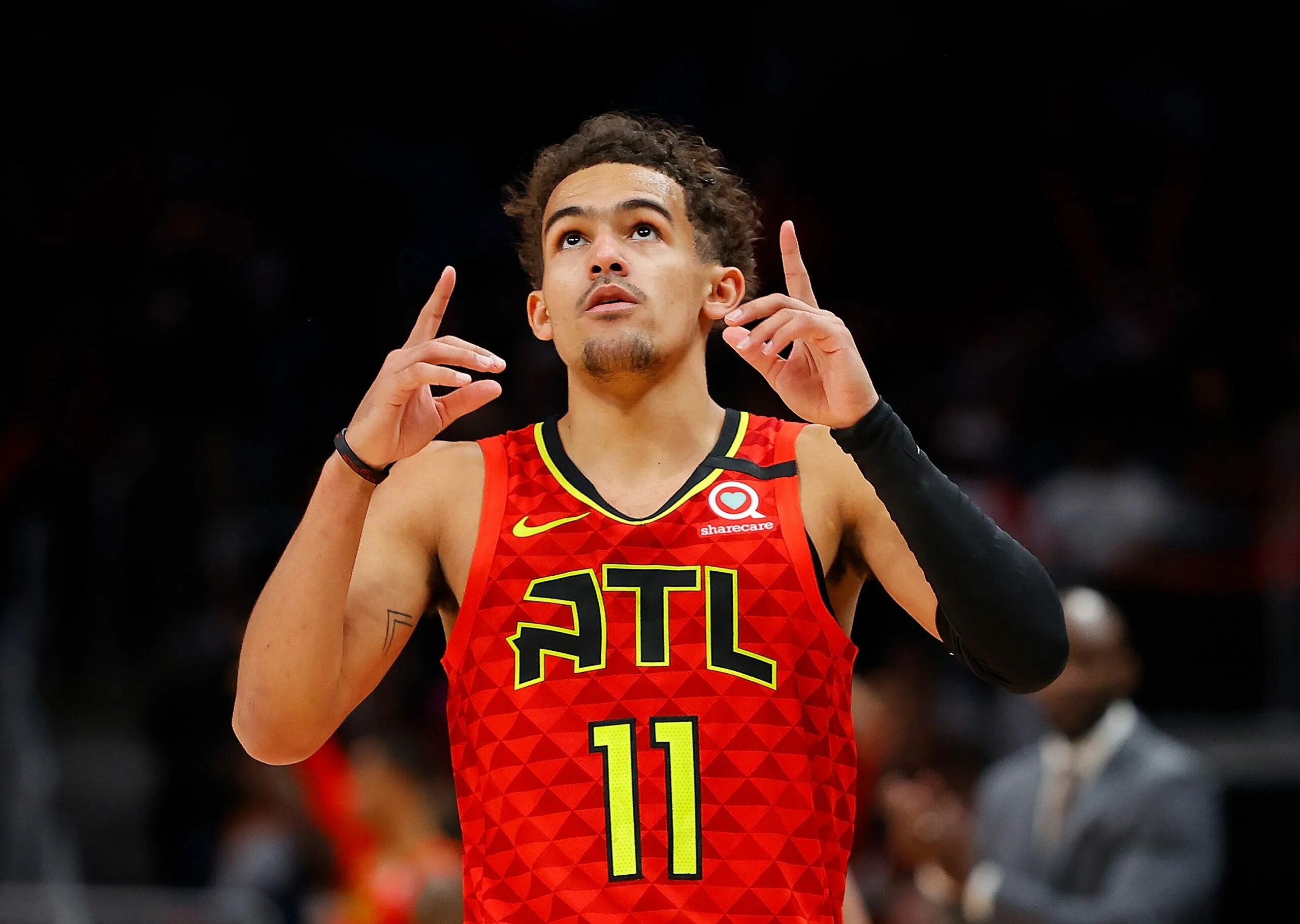 Включи янг. Trae young баскетболист. Young баскетболист Атланта. Trae young Atlanta Hawks. Трей Томпкинс баскетболист.