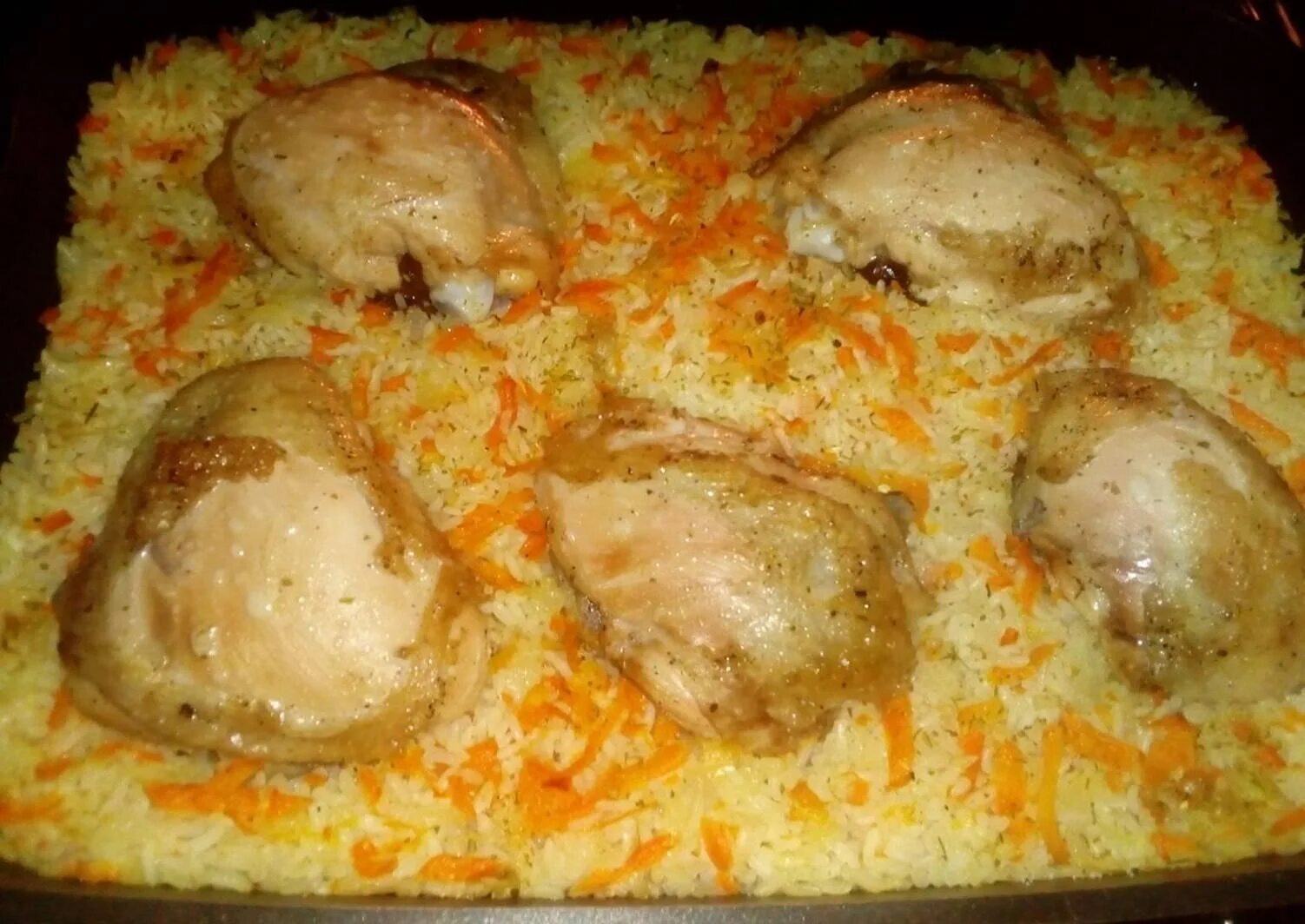 Рис с бедрышками в духовке