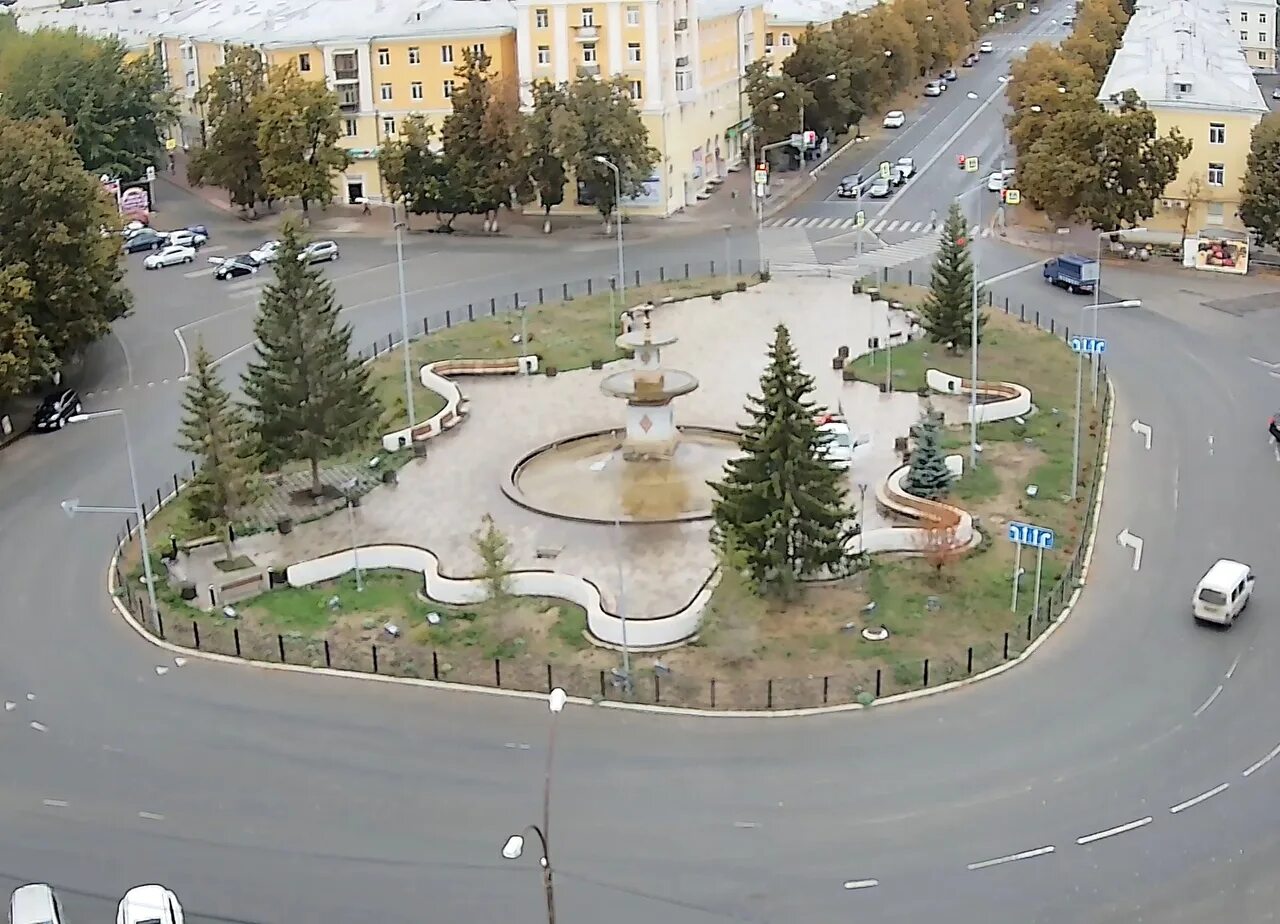 Фонтан на площади Горького в Каменске-Уральском. Фонтан Каменск Шахтинский. Виртуальный Каменск-Уральский. Парк УАЗА Каменск-Уральский. Сайты каменска уральского виртуальный каменск