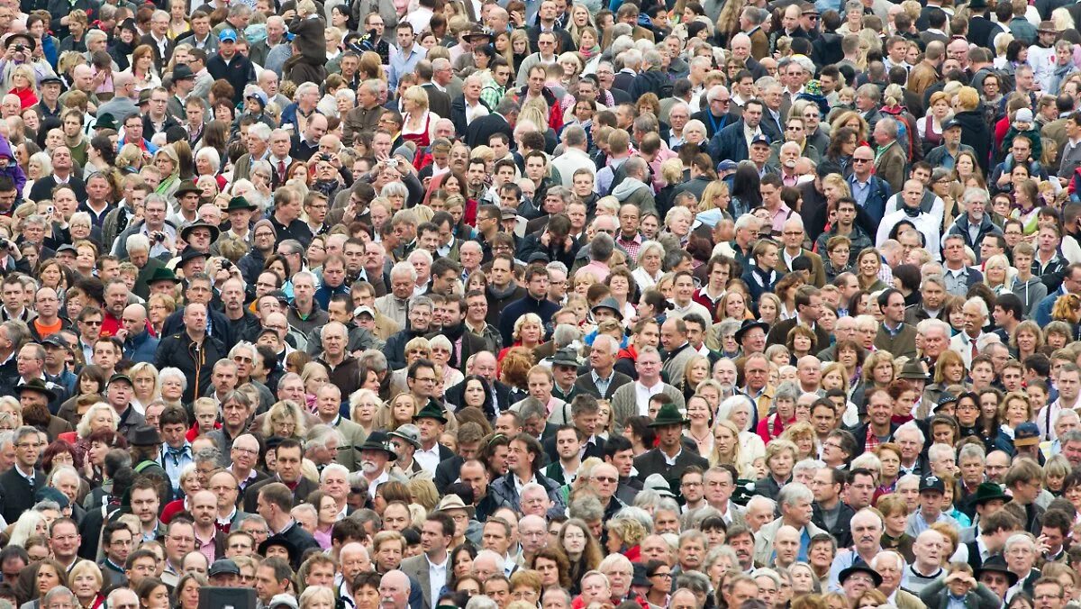 Составляет 1 1 млн. Миллион человек в одном месте. 1000000 Человек. 1000 Человек. Несколько миллионов человек.