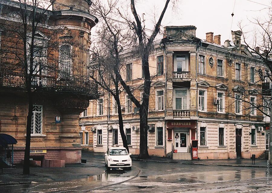 Одесские названия. Одесса улицы. Софиевский театр Одесса. Одесса улицы города. В Одессе знаменитая улица.
