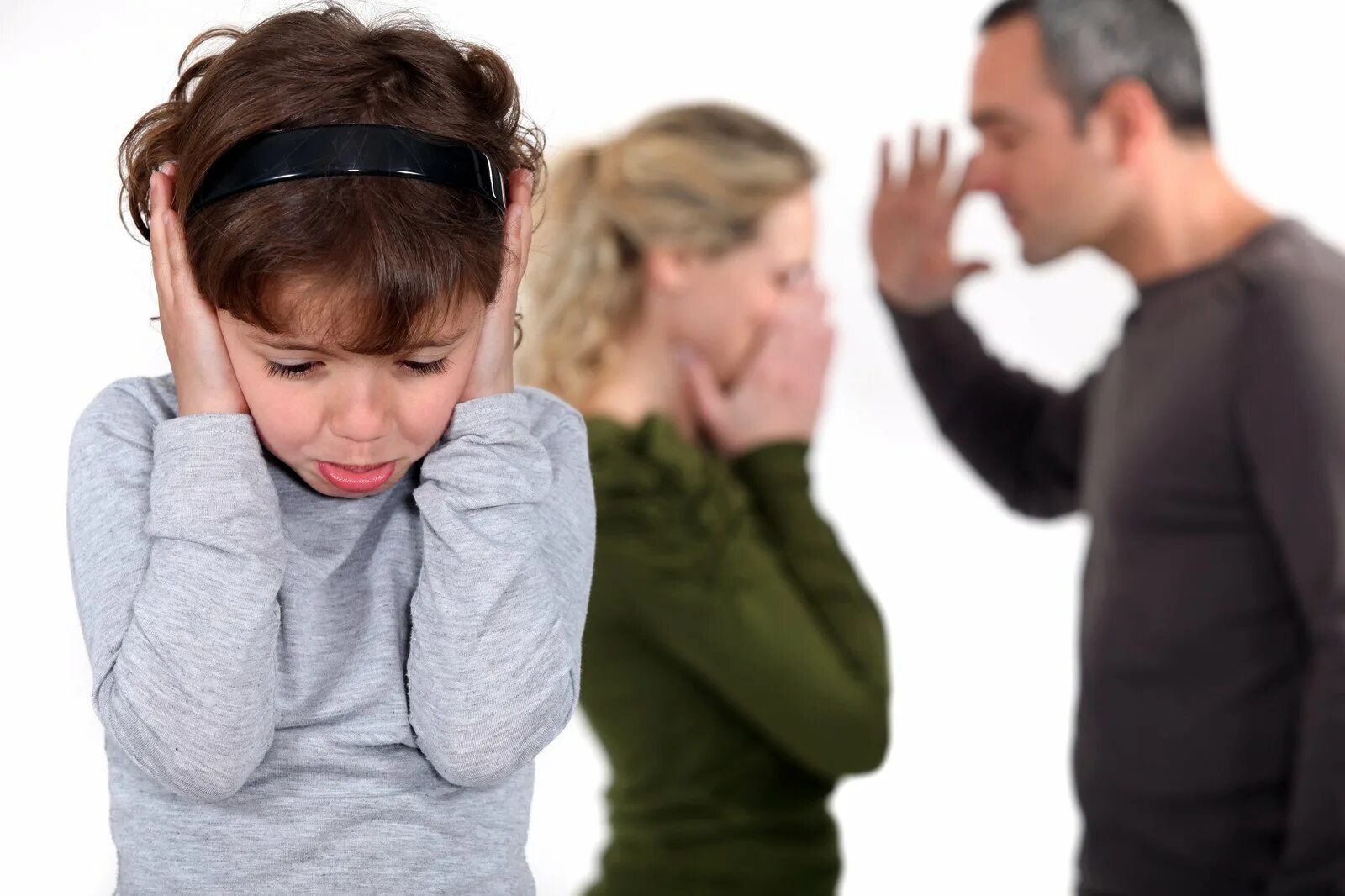 Воспитывать детей трудно. Конфликт в семье. Агрессия в семье. Родители и дети. Воспитание ребенка.