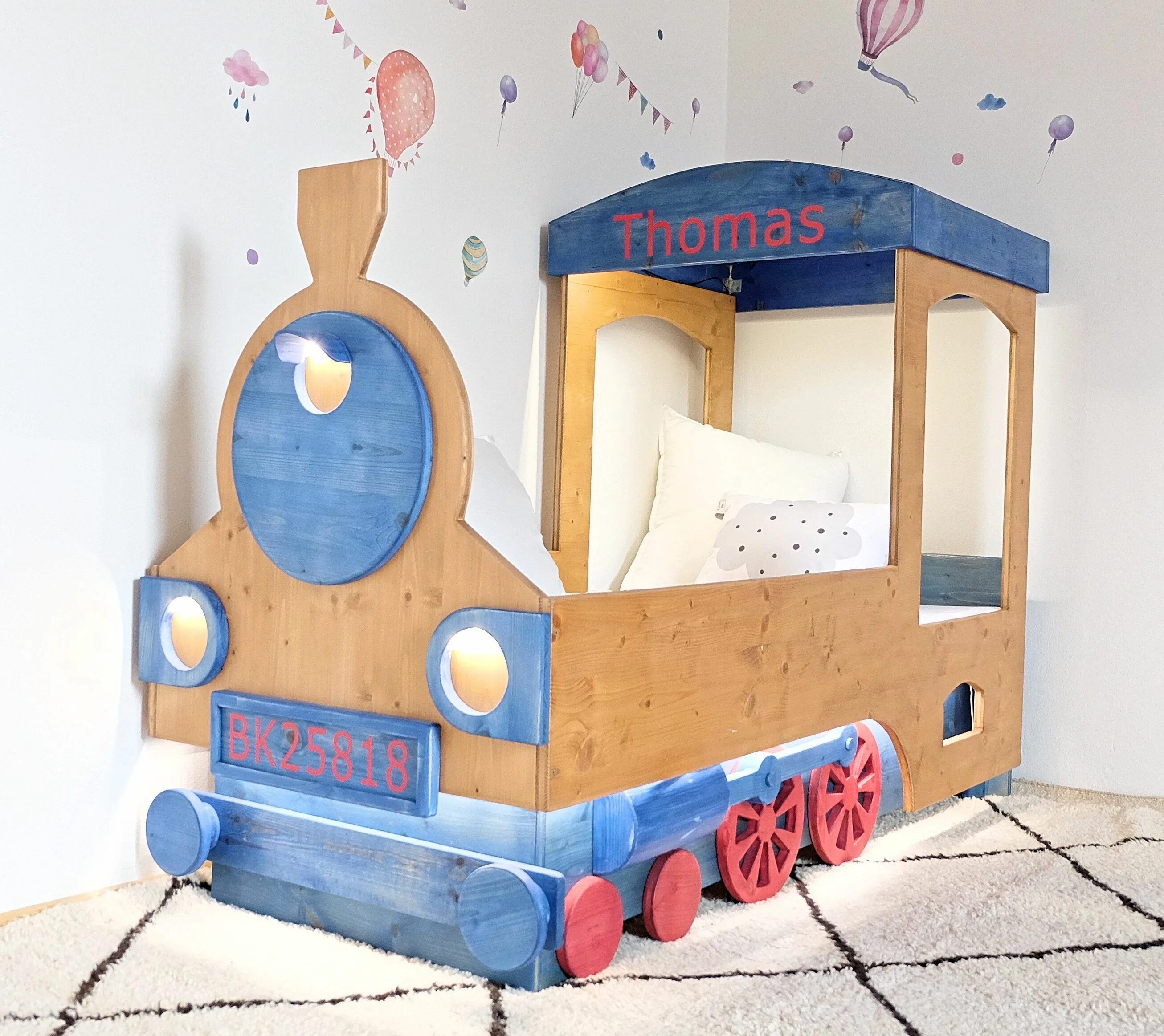 Train bed. Детская кроватка паровозик. Детская кровать в виде поезда. Кровать паровоз для мальчика. Train bed.