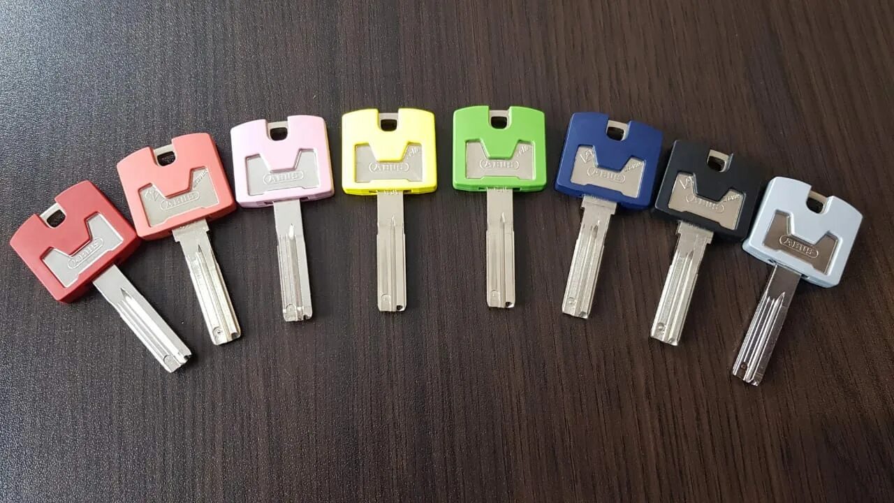 Ключи 8.2. Abus m12r заготовка. Abus m12r 45х55 ключи. Пластиковая головка для ключа. Пластиковый чехол для ключей.