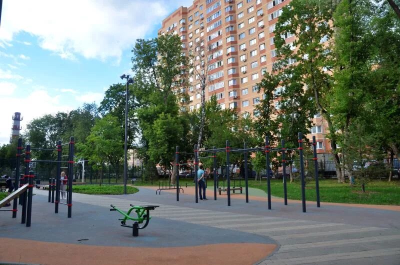 Жк рассказово. Жк green park москва. Жк мещерский лес дворы. Парк декор. Грин парк жк благоустройство.