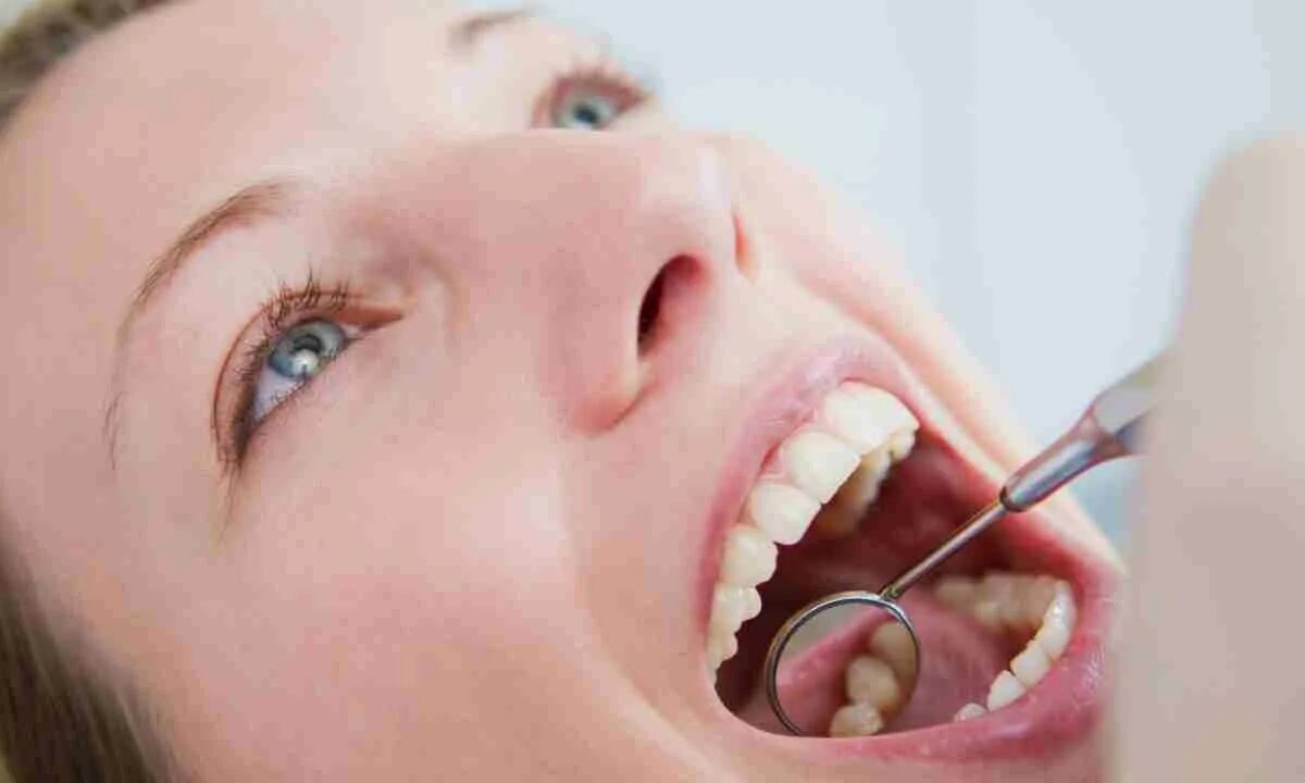 Почему больные зубы. Причины гиперестезии зубов. Уменьшение гиперестезии зубов. Гиперчувствительные зубы.