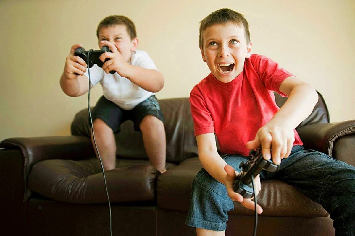Дети играющие в компьютерные игры. Ребенок играющий в приставку. Ребенок геймер. Дети играющие в Видеоигры.