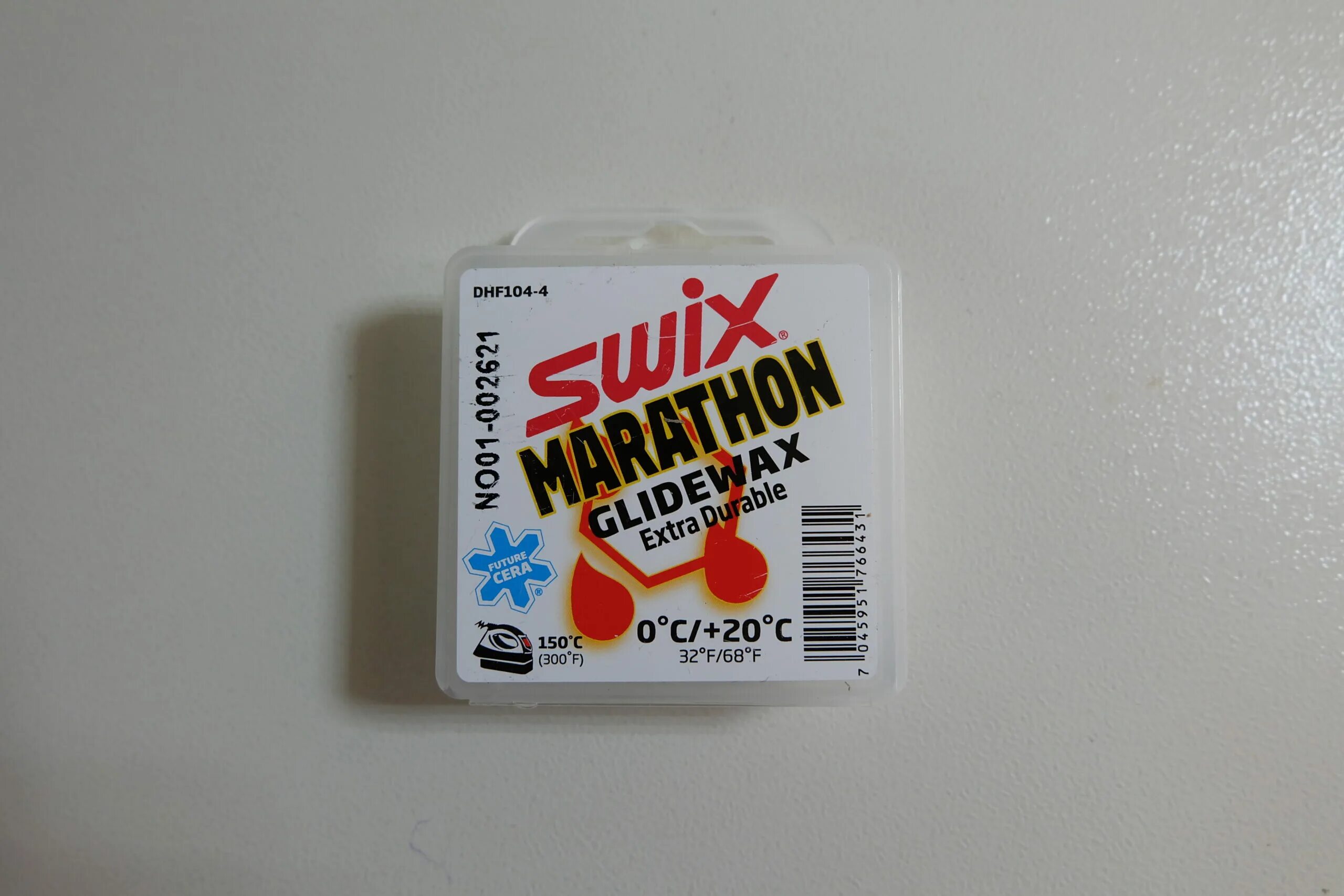 Swix f4. Парафин Свикс марафон 0-+20. Парафин Swix dhf104 0+20, белый, Marathon 40 гр.. Парафин Swix Marathon. Парафин с высоким содержанием фтора Swix dhf104 White белый.