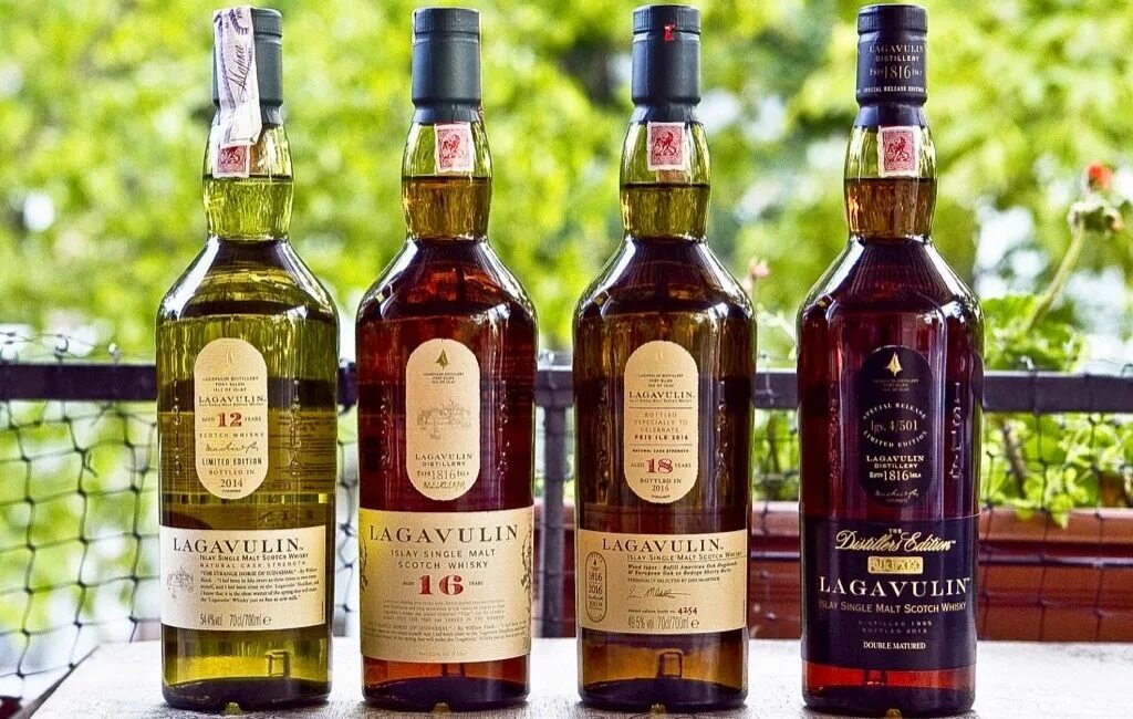 Виски lagavulin 16. Торфяной виски Лагавулин. Шотландский виски Lagavulin. Островной виски Лагавулин. Виски Лагавулин 16.