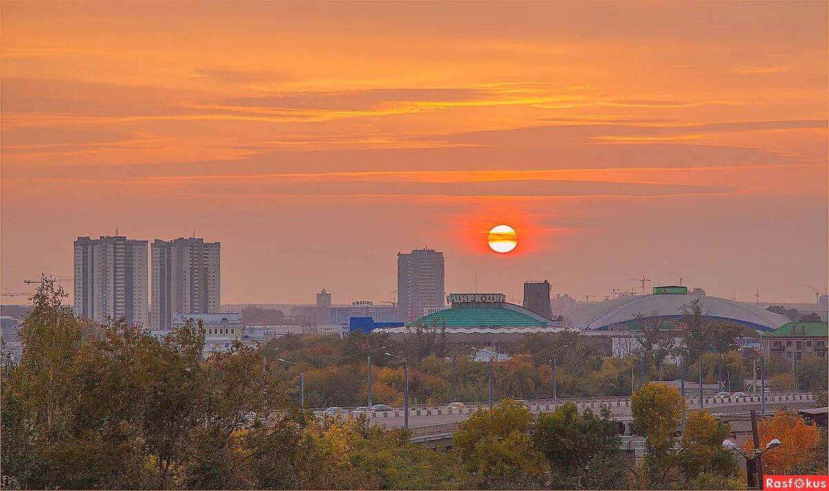 восход солнца тюмень. восход солнца в луганске. закат над городом. рассвет город тюмень. закат в городе.