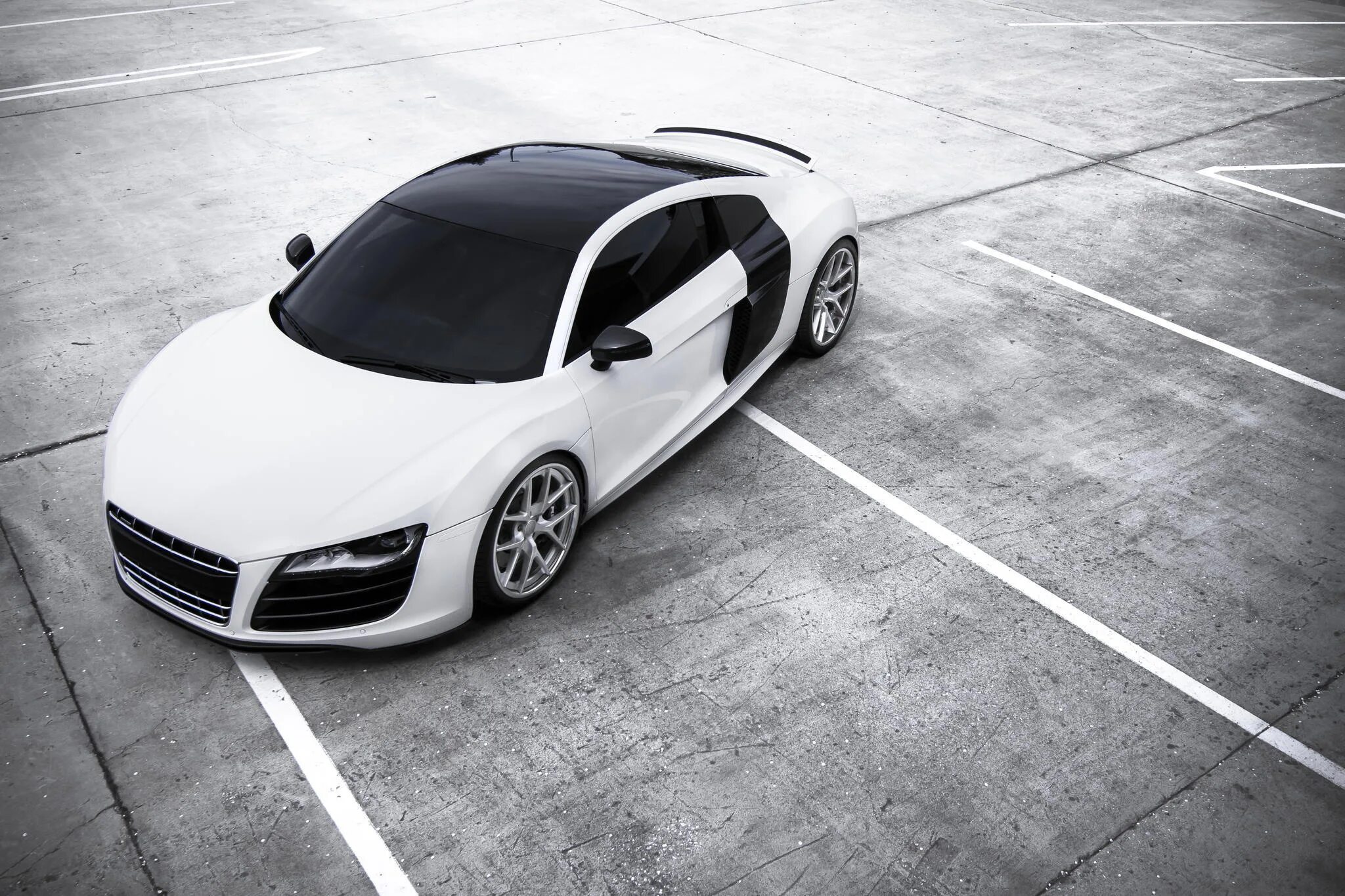 8 вверху. Audi r8 White. Audi r8 белая. Ауди р8 сверху. Черная и белая Ауди r8.