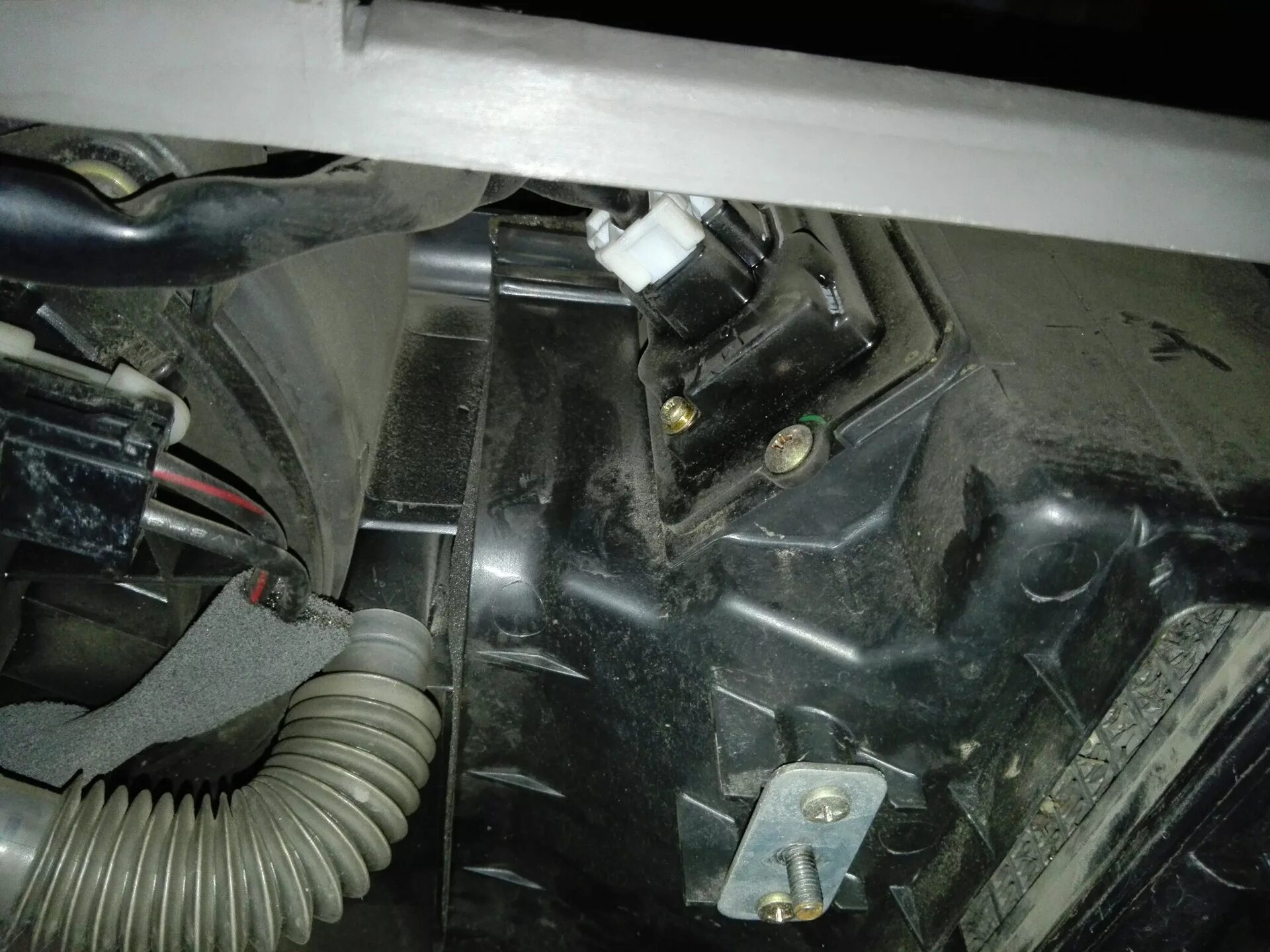 Салонный фильтр - Mazda Premacy (1G), 1,8 л, 2001 года тюнинг DRIVE2