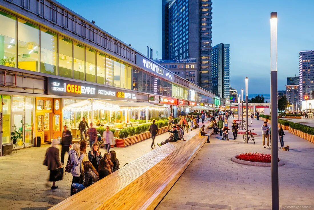 Воронеж центр набережная с высоты птичьего полета. Арбатская улица новый арбат. Централ парк нью-йорк. Расположен в самом центре города. Высотки москвы на краснопресненской.