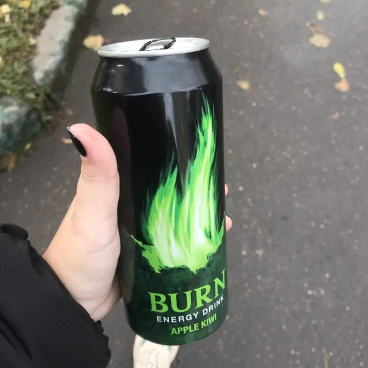 Burn киви. Берн зеленый энергетик. энергетик берн яблоко. энергетик берн киви. бёрн энергетик яблоко киви.