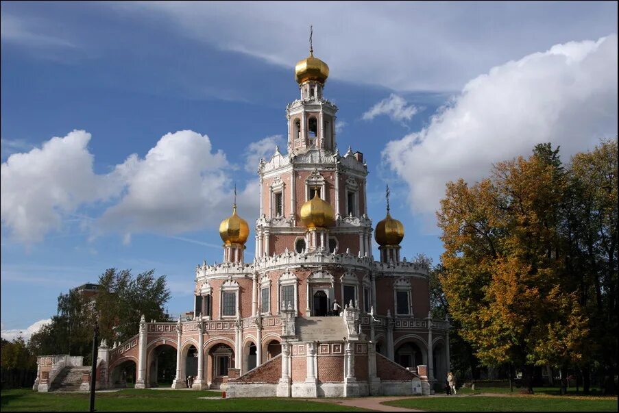 Церковь богородицы в филях. Храм в Филях нарышкинское Барокко. Церковь Покрова Пресвятой Богородицы в Филях. Церковь Покрова в Филях (1690—1693). Храм Покрова Пресвятой Богородицы в Филях стиль.