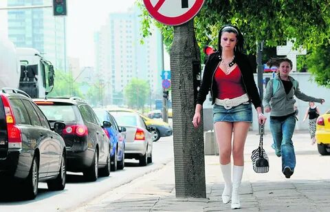 The Film Corner with Greg Klymkiw: MALL GIRLS - Review By Greg Klymkiw - Polish 