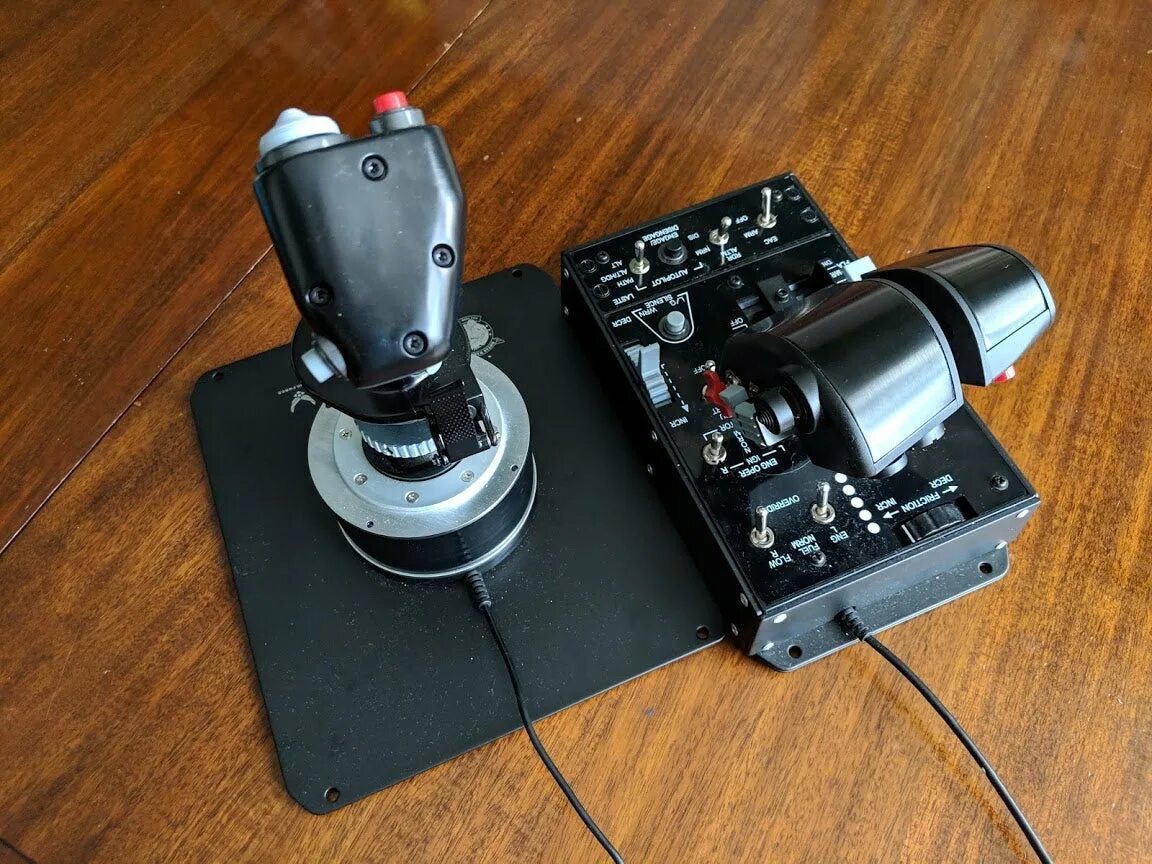 Джойстик thrustmaster hotas. Джойстик Thrustmaster Hotas Warthog. Warthog a-10 джойстик. Джойстик Thrustmaster Hotas Warthog Flight Stick. Держатель для Thrustmaster Hotas Warthog.