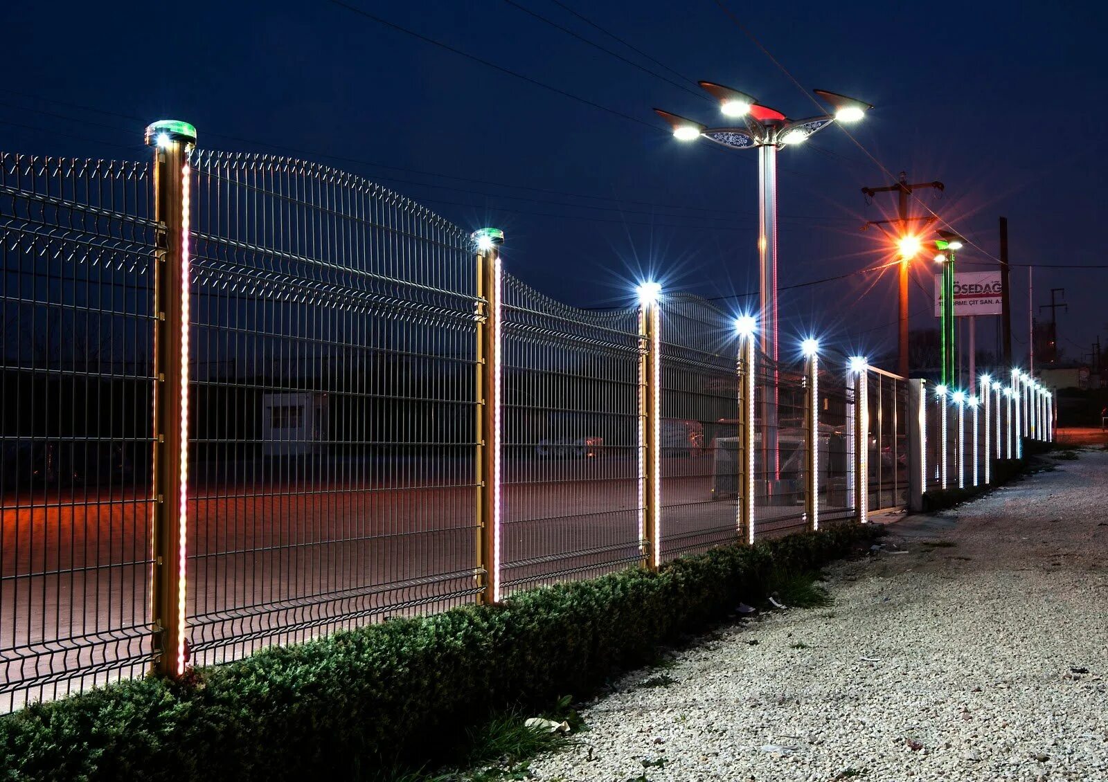 освещение забора. система охранного освещения периметра. освещение люминесцентными лампами. дежурное освещение. для чего необходимо дежурное освещение.