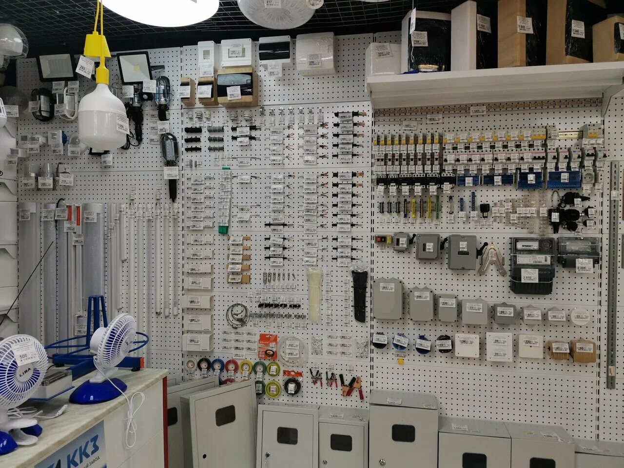 Стенды для электротоваров. Большой выбор электротоваров. Товары wb. Вайлдберриз электротовары. Жмайлова 4/10 электроматериалы.