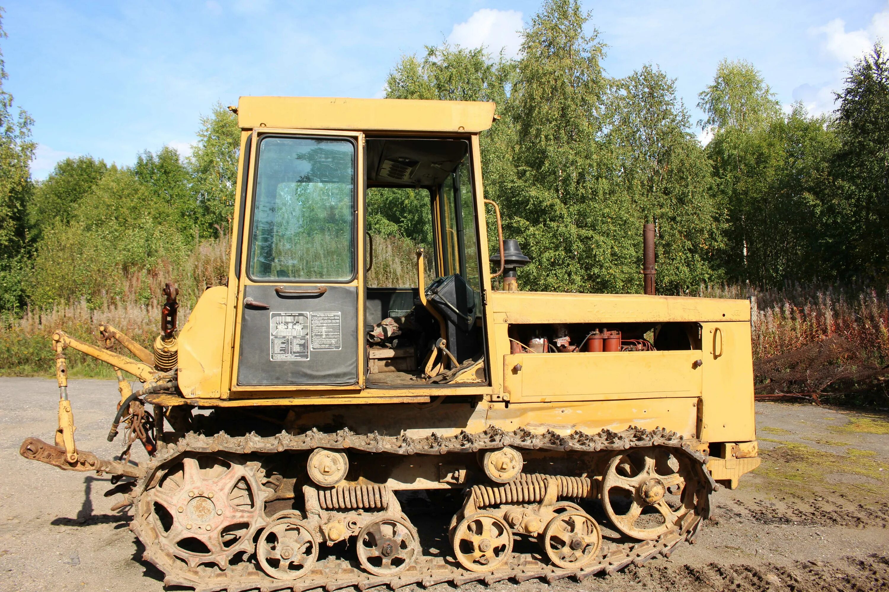 Мн трактор. Дт-75 трактор. Мн трактор. Трактор гусеничный дт 75 гусеничный. Динамо мн трактор 21 февраля.