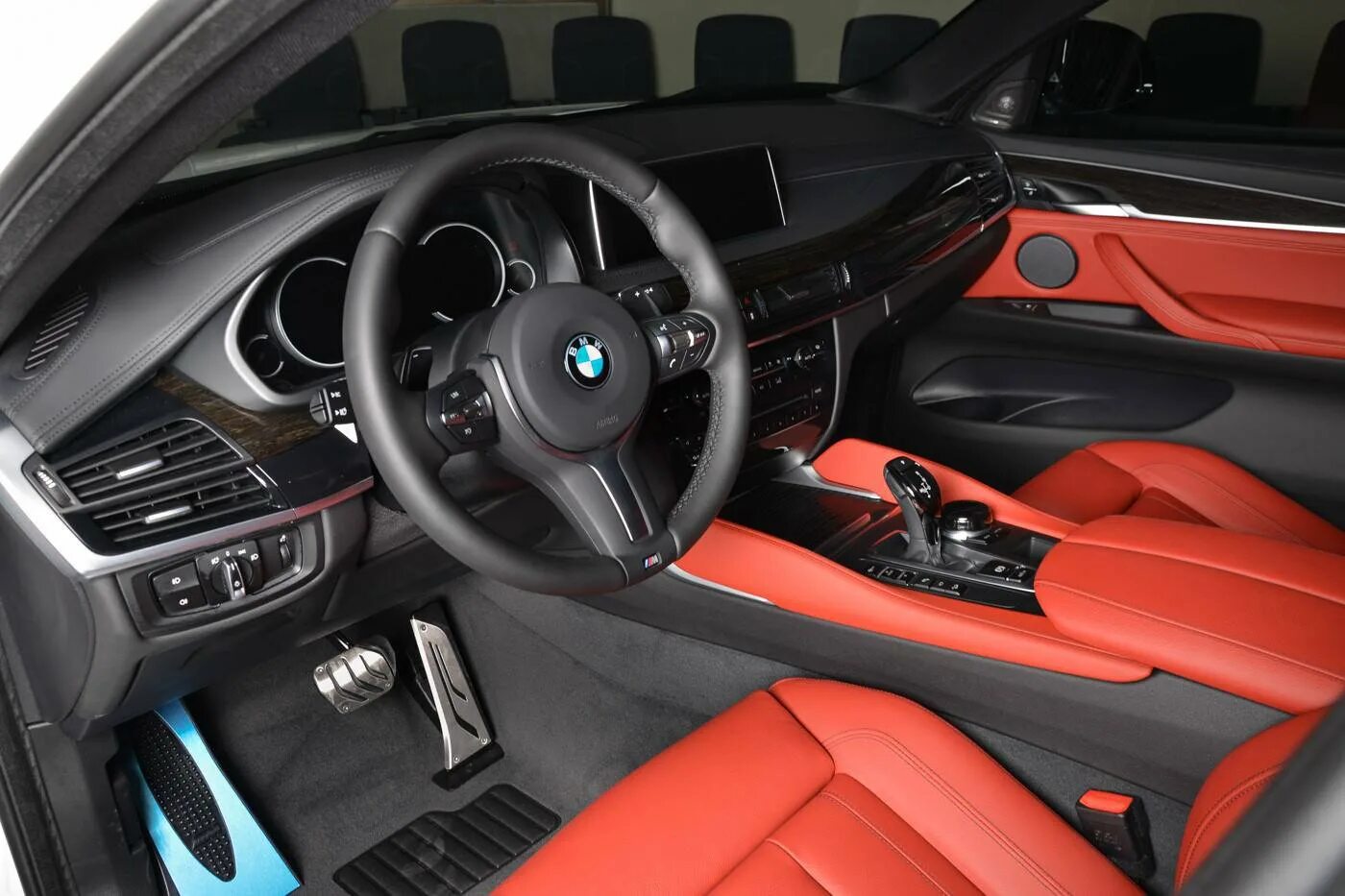 Ремонт x6. BMW x6m салон. BMW x6 f16 салон. BMW x6m 2018 салон. BMW x6 салон черный.