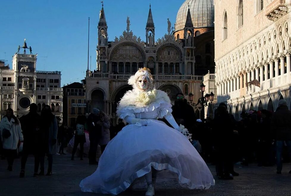 Венецианский карнавал 2022 в Италии. Маскарад в Венеции 2022. Первый Венецианский карнавал. Венецианский карнавал Карло Гольдони.