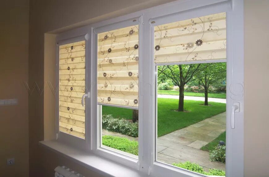 Римские шторы снизу вверх. Жалюзи на окна первого этажа. Ролл шторы снизу вверх. Защитные экраны на окна. Закрой окна 1 этаж.