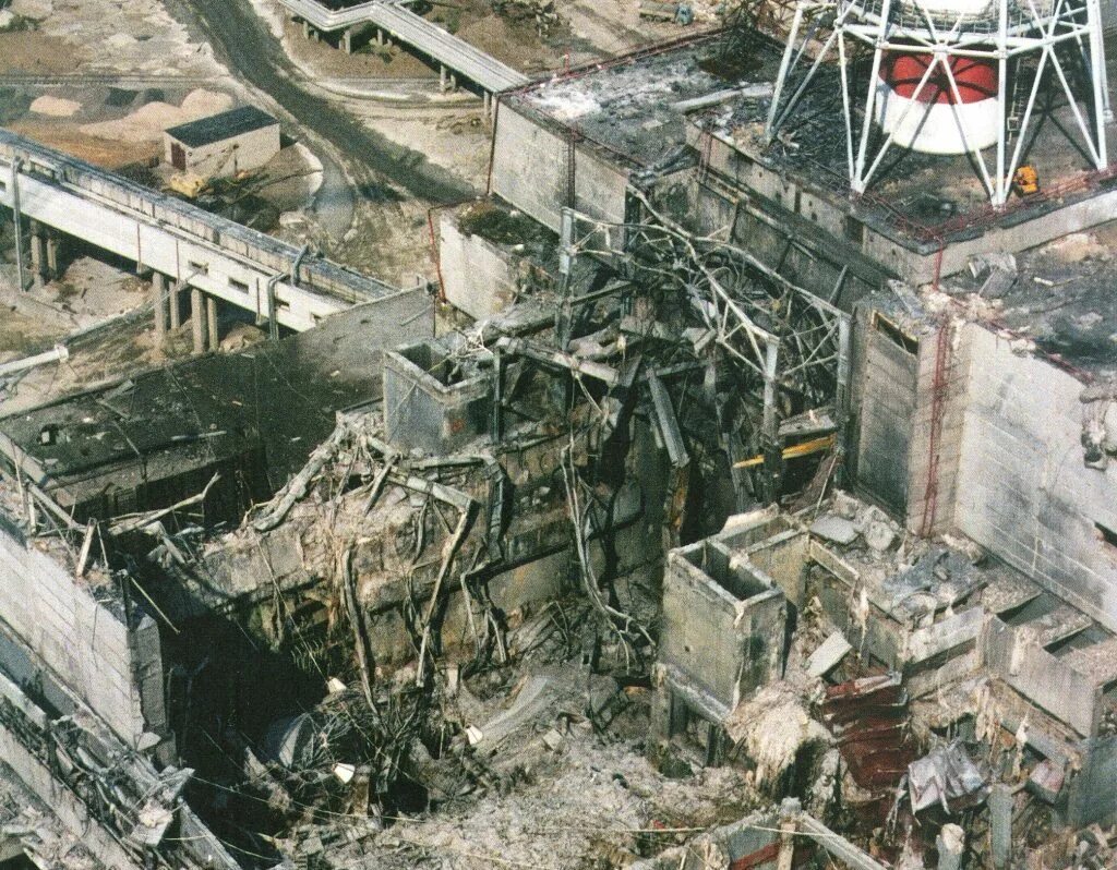 В каком году случилась чернобыльская катастрофа. 4 Реактор Чернобыльской АЭС. Атомная электростанция Чернобыль 4 энергоблок. 4 Энергоблок ЧАЭС 1986. Взрыв на 4 энергоблоке Чернобыльской АЭС.