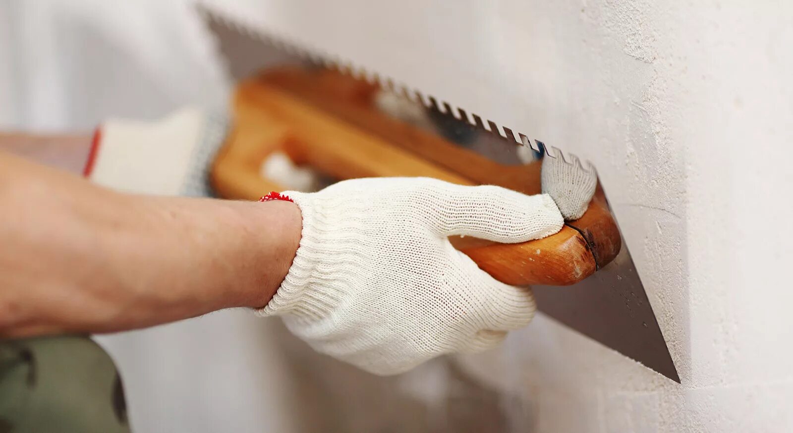 Применение шпатлевки. Шпатлёвка для стен. Шпаклевка готовая суперфинишная супербелая основит элисилк ра39 w 28 кг. Применение шпатлевки. Нанесение шпаклевки.