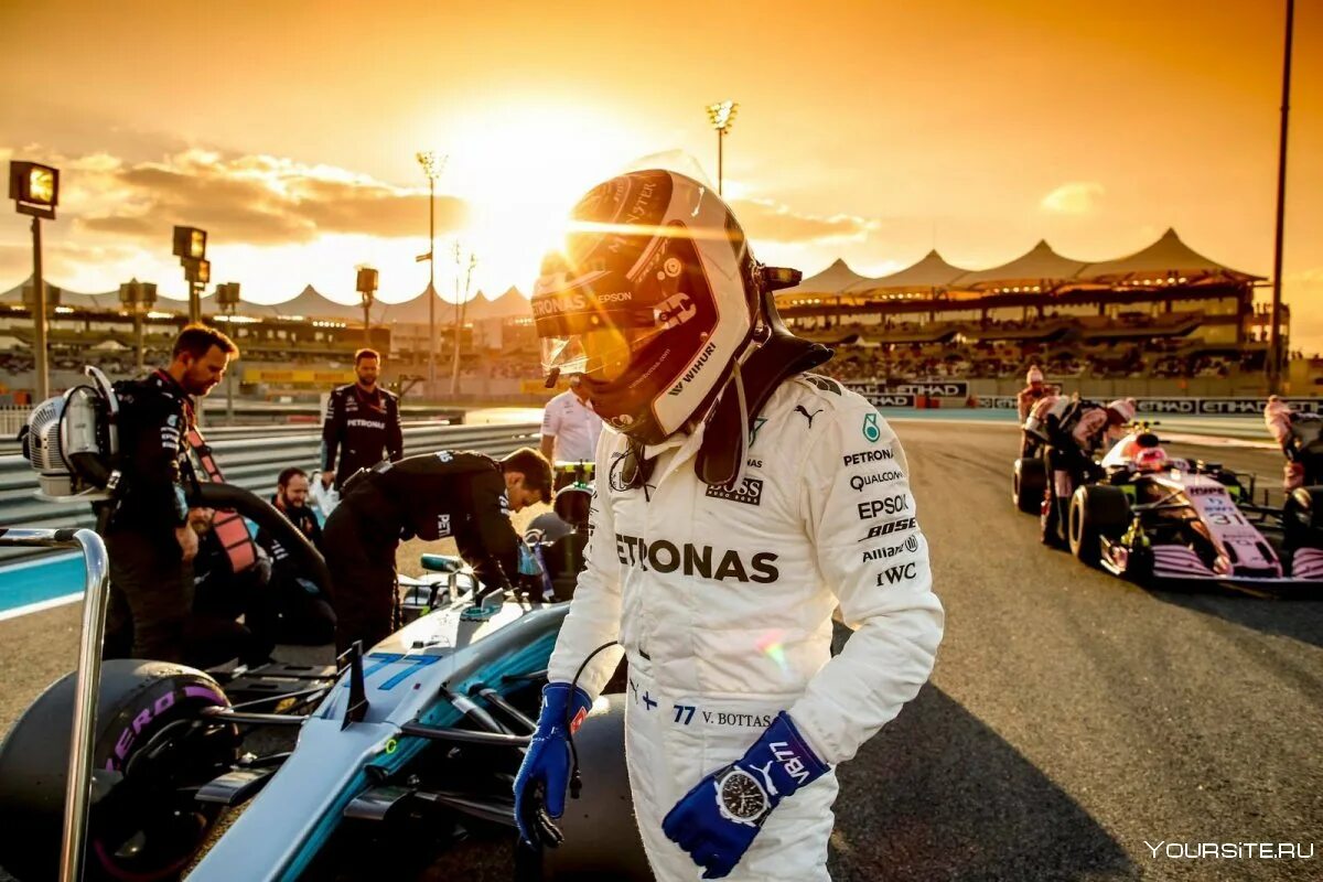 Пилот гонки. Пилоты лотус ф1 чермен. Рскг игора драйв. Шлем гонщика формулы 1. Автогонщик кими райкконен.