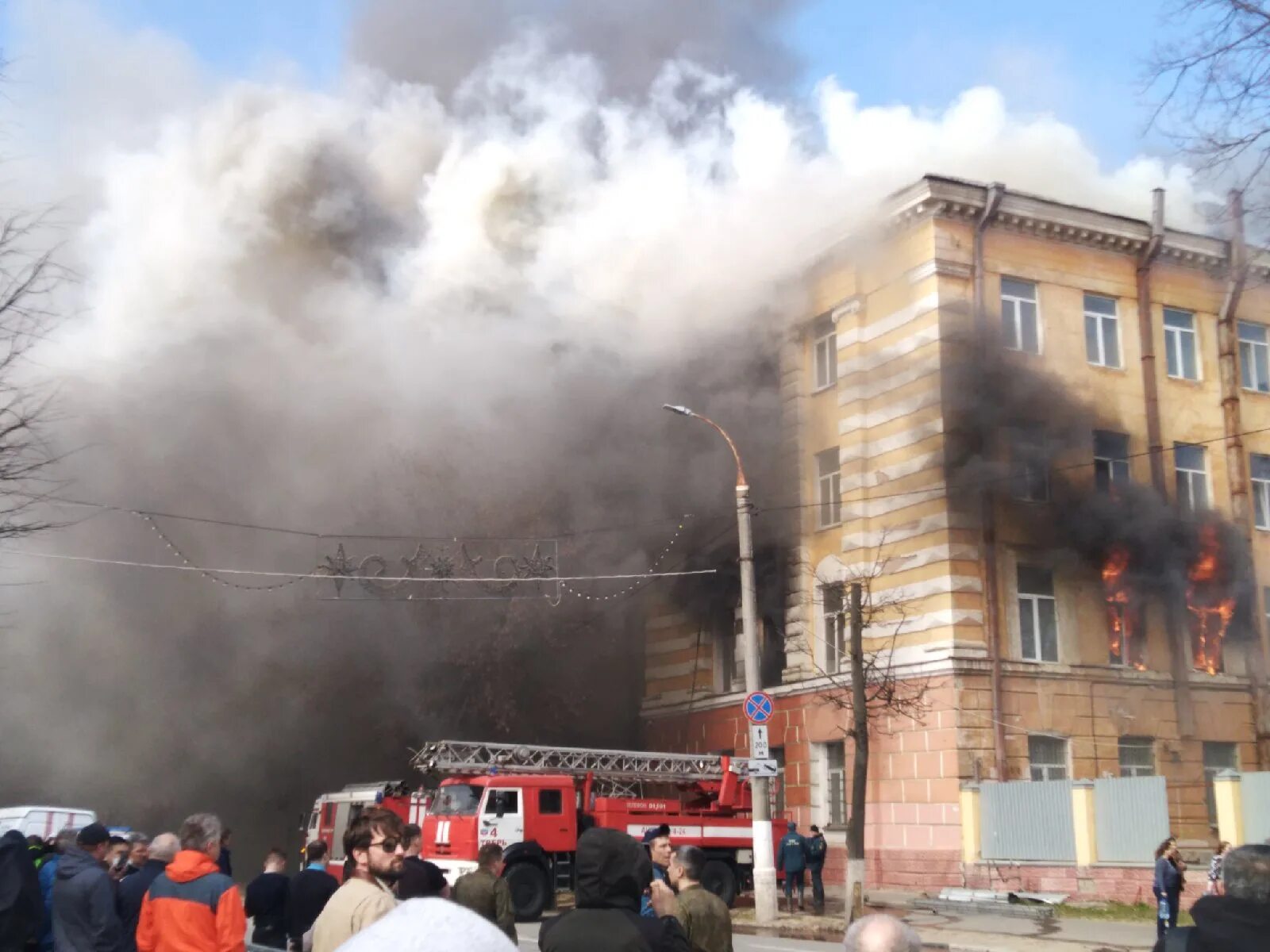 Твери ньюс. НИИ 2 Тверь пожар. Пожар института в Твери. Пожар в НИИ Тверь.