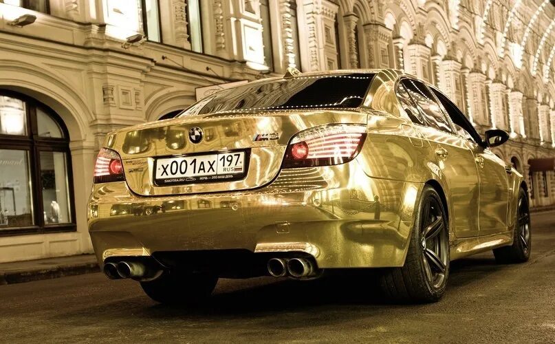 Золотая м5. BMW e60 Золотая. BMW m5 e60 Gold. BMW m5 e60 Давидыча. Золотая BMW m5 Давидыча.