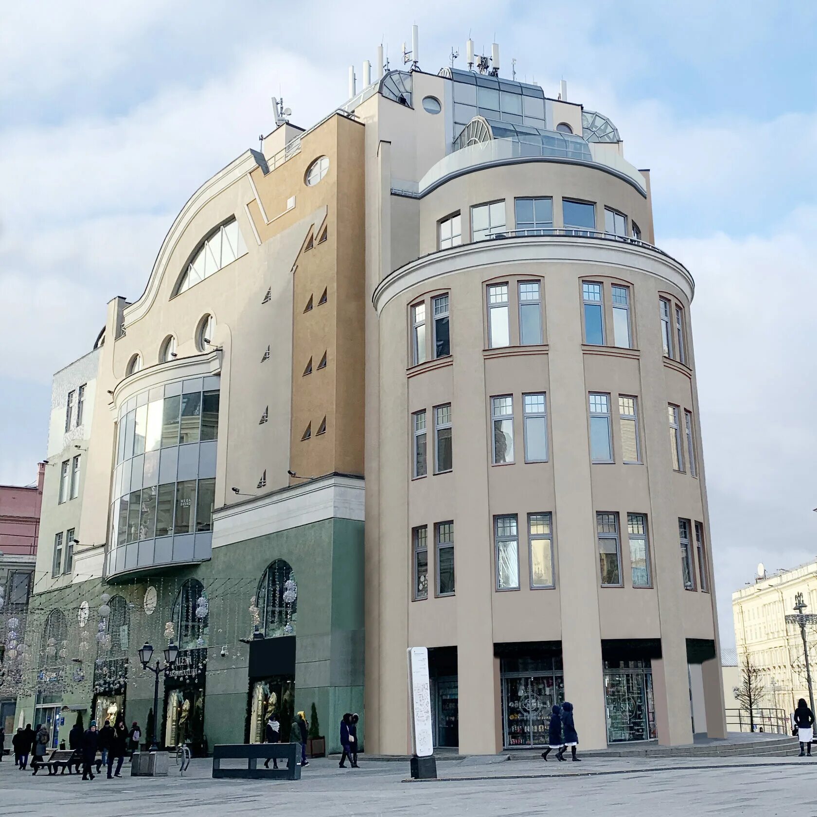 Торговый центр наутилус на никольской в москве. Никольская улица тц наутилус. Наутилус никольская 25. Тц наутилус москва лубянка. Ул никольская 25 тц наутилус.