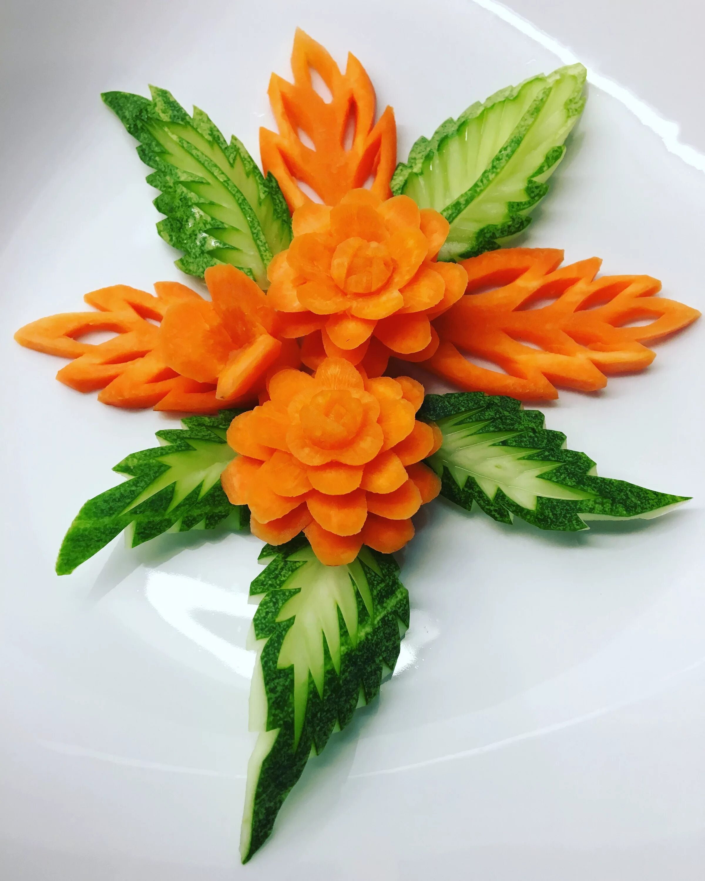 фигурная нарезка овощей и фруктов. фигурная нарезка овощей и фруктов. карвинг из овощей и фруктов мастер класс. карвинг нуазетка. украшения из овощей.