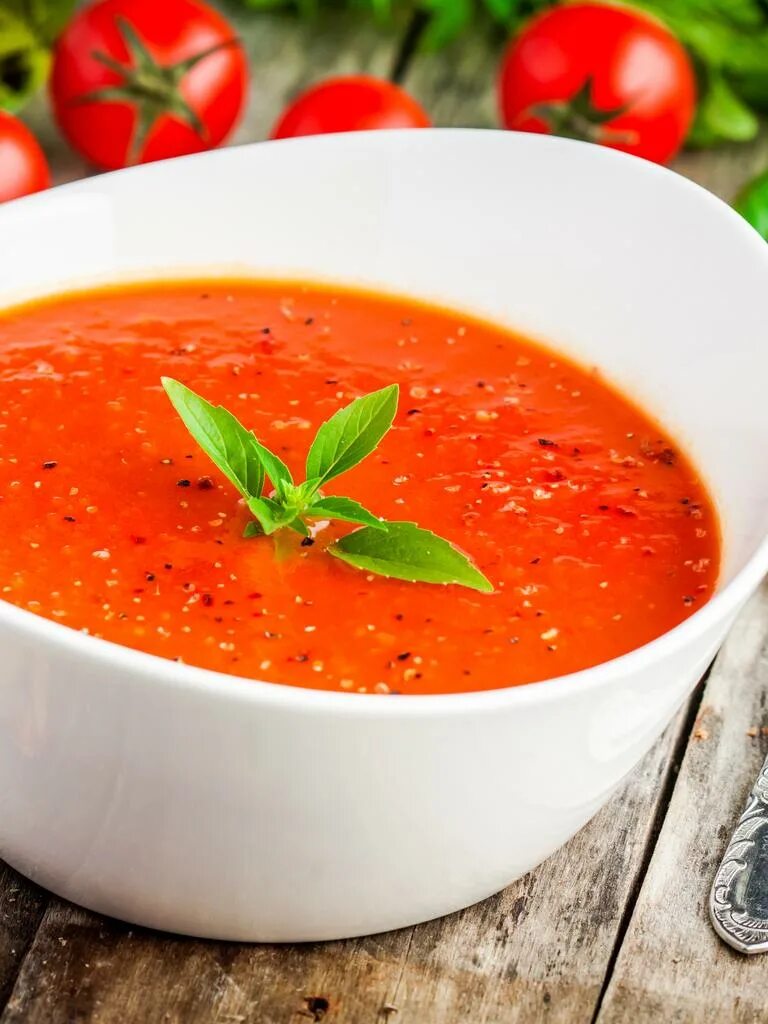 Суп базилик. Томатный суп с базиликом. Суп базилик. Томатно-базиликовый суп. Суп базилик.