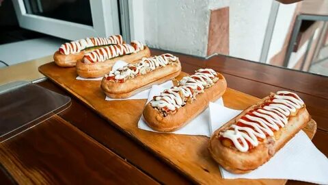 Булочка с сосиской бутерброд и пряники
