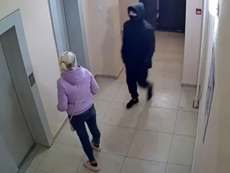 В Подъезде Видео