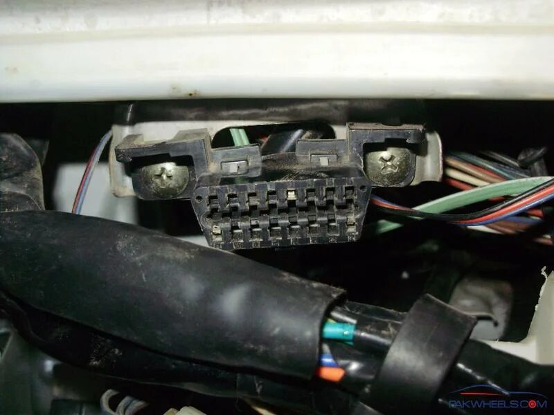 Диагностика гранд витара. Разъем obd2 suzuki jimny. Диагностический разъем suzuki grand vitara. Suzuki swift 2008 obd2. Диагностика гранд витара.