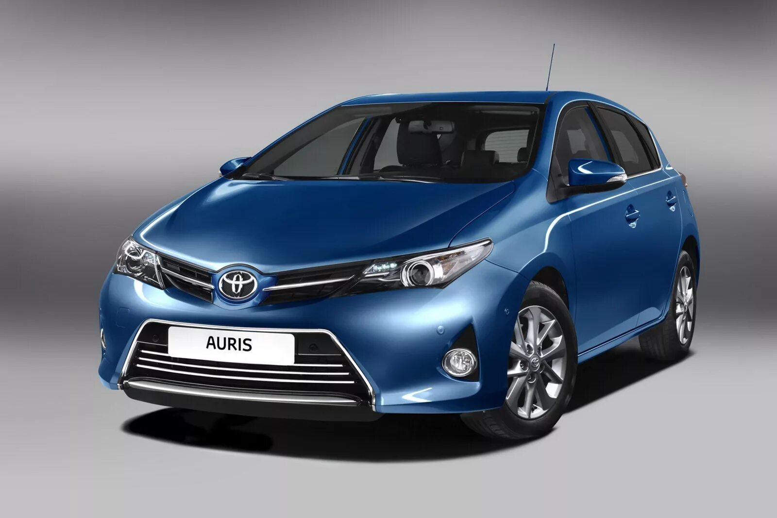 Покажи марки тойоты. Тойота аурис. Toyota Auris 1.33. Toyota Auris 2012. Тойота аурис гибрид.