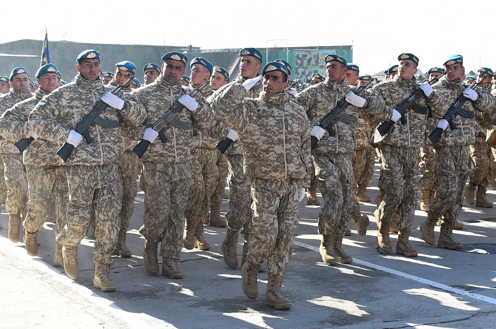 Военный парад Таджикистан. Вооруженных сил Таджикистан. Военная форма Таджикистана. Форма таджикской армии. Таджикский 11