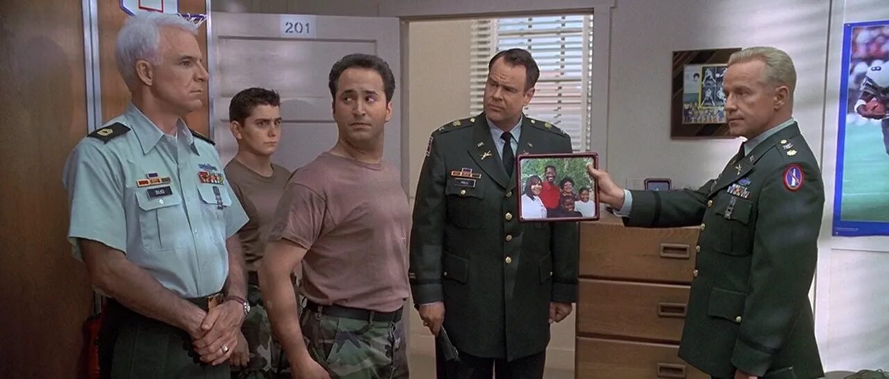 Дан эйкройд сержант юилко. Фильм сержант билко. Сержант билко. Комедия сержант билко. Стив мартин.