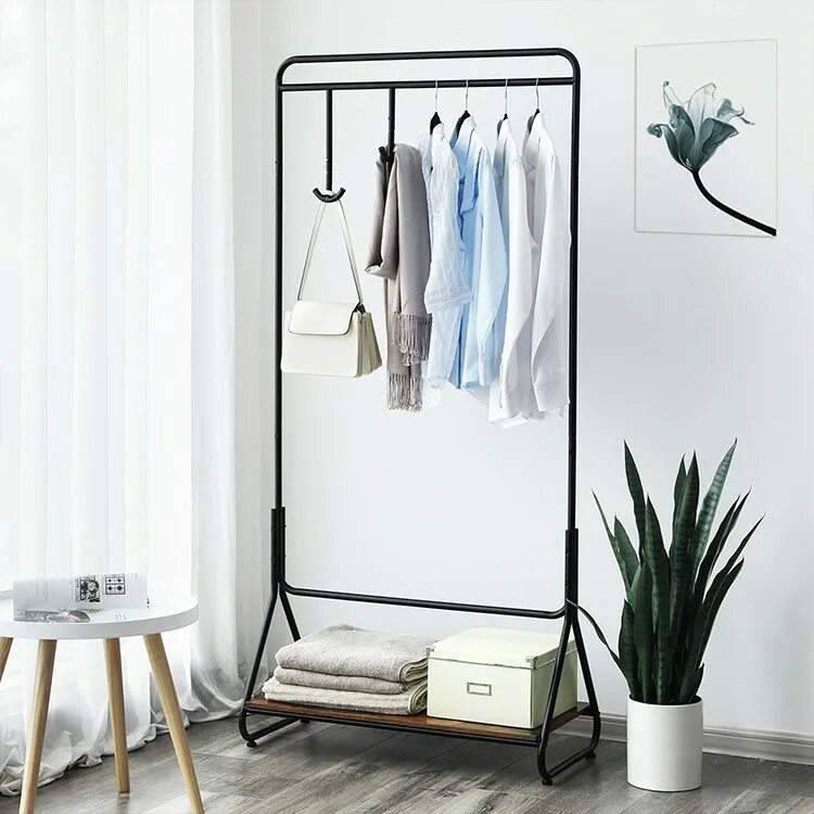 Рейл вешалка для одежды. Рейл из труб в стиле лофт. Рейл для одежды в стиле лофт. Стильные рейлы для одежды. Деревянные рейлы для одежды.