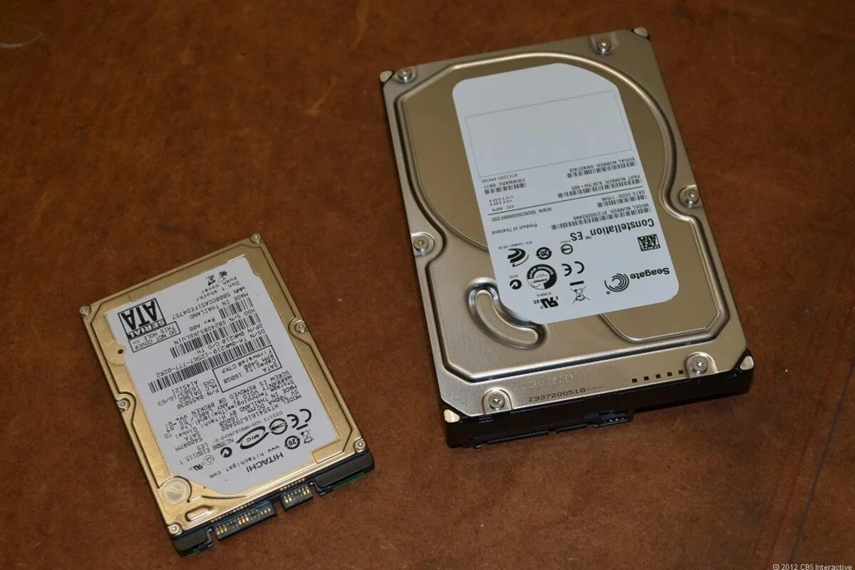 Жесткий отличать. HDD 2.5 И 3.5. Жесткий диск 250 GB 2,5 дюйм. 3.5 HDD И 2.5 HDD. 2.5 HDD И 3.5 HDD разница.