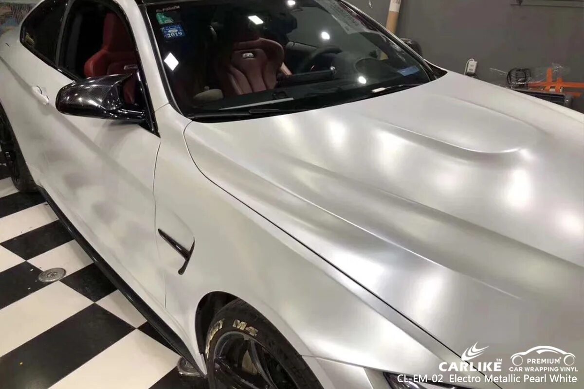 Металлик белый перламутр 8200. Цвет 8200 белый перламутр. Matte Electro Metallic Pearl White Vinyl. БМВ белый перламутр. Перламутровая пленка