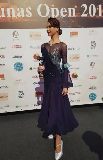 платье для бальных танцев стандарт ю2 белое. Rodarte платье кендалл розовое. свадебное платье асимметрия. платье для бальных танцев стандарт ю2. карли клосс каролина эррера.