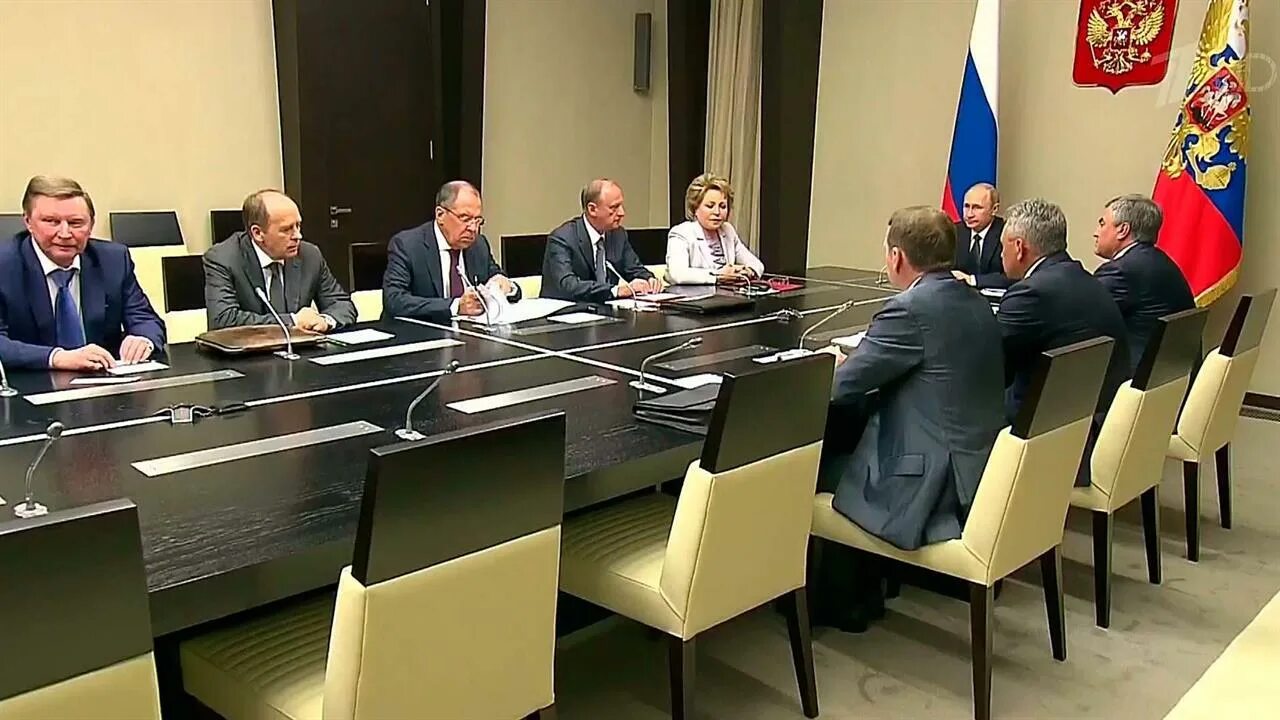 Совещания совета безопасности рф. Совет безопасности Кремля. Зал заседаний совета безопасности России. Совещание.