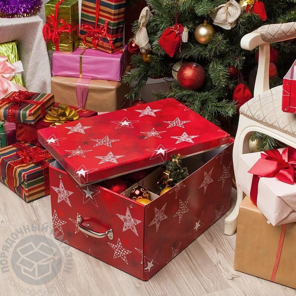 Новогодний шар в коробочке. Новогодняя игрушка коробочка. Подарок на новый год. Новогодние коробки для подарков. Новогодняя игрушка коробочка.