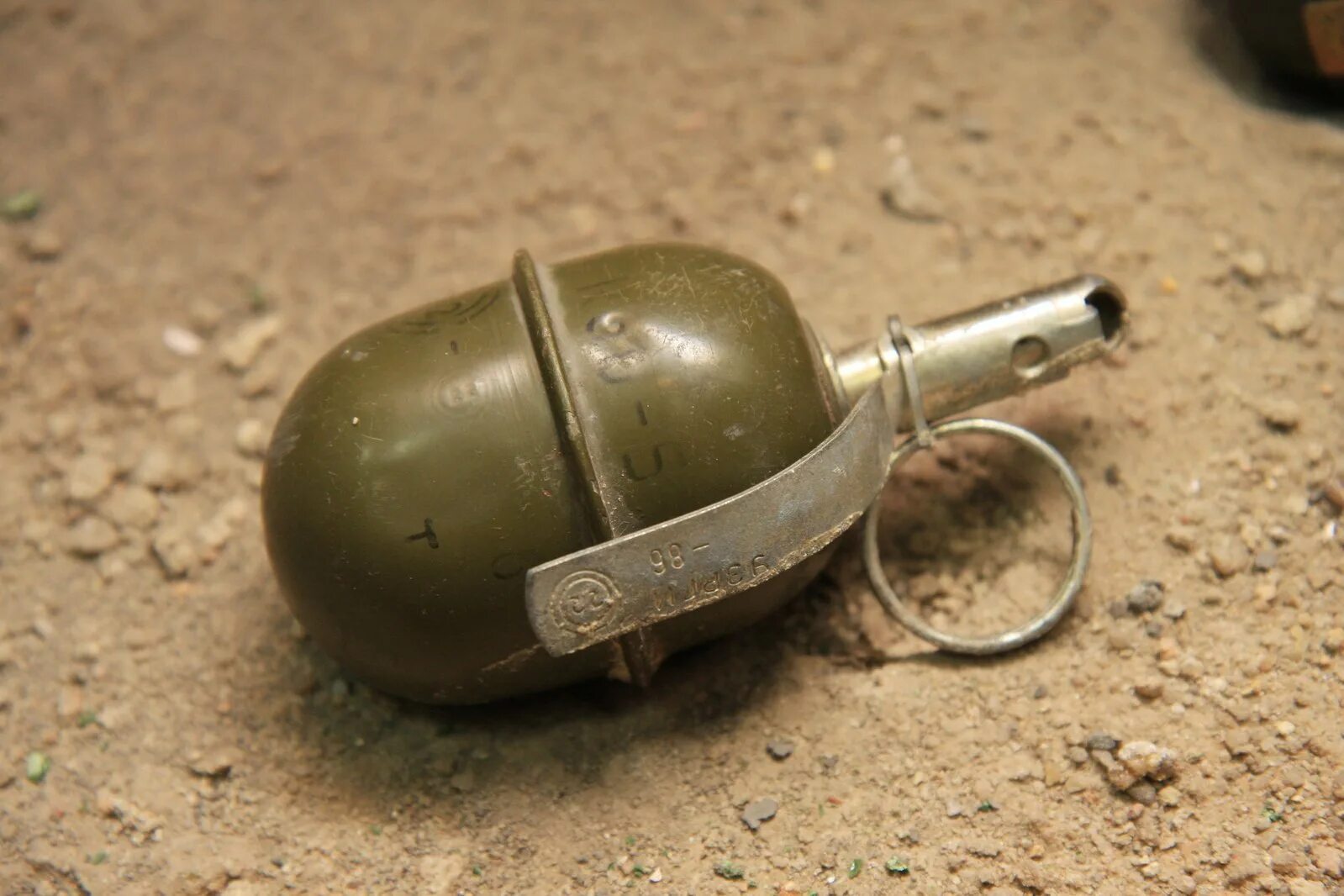 Кольцо от гранаты. Гранаты первой мировой войны. Ручная граната. Чека гранаты. Украинец гранаты