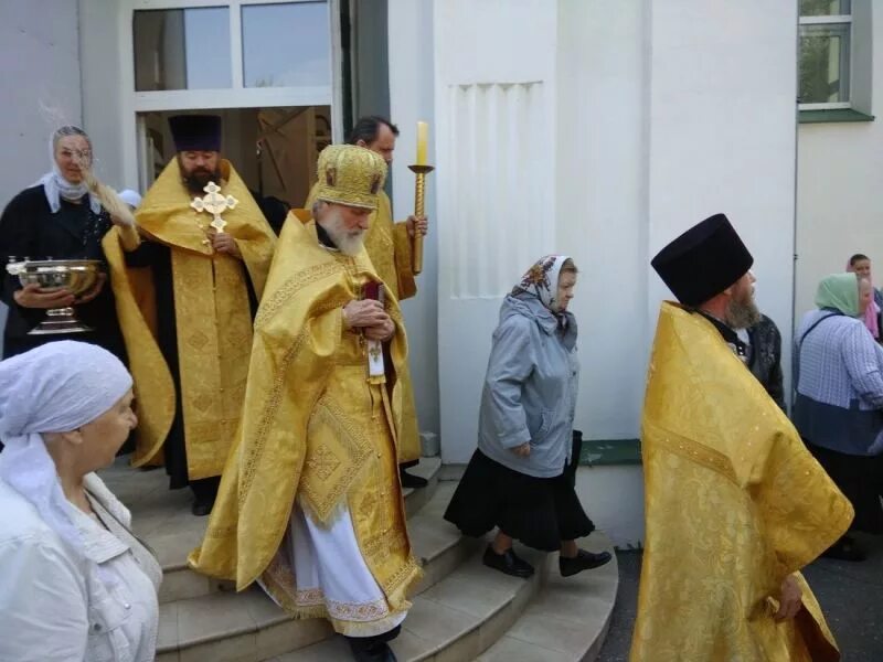 Воскресный день в церкви. Bbc иркутск екатерининский храм. Рязань в контакте приход александро-невского храма. Сгоревшая церковь в александро невском. Служители александро невского храма рязань.