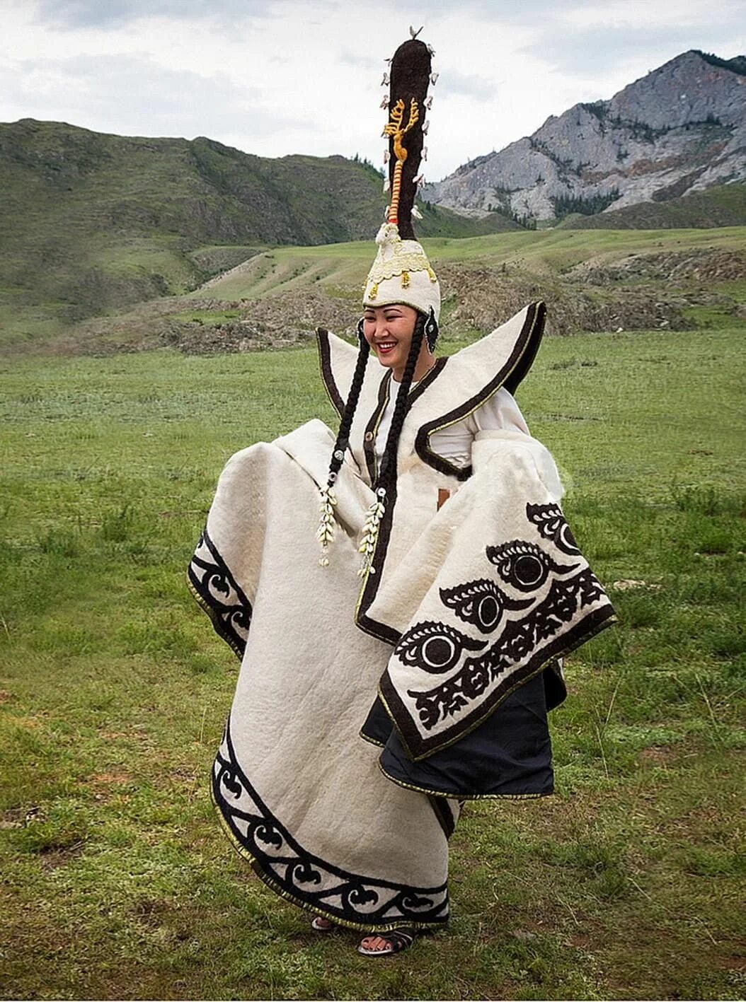 Сарафан горный алтай. Принты алтай. Одежда традиционная алтай алтайцев. Altai wear. Алтайская одежда чегедек.